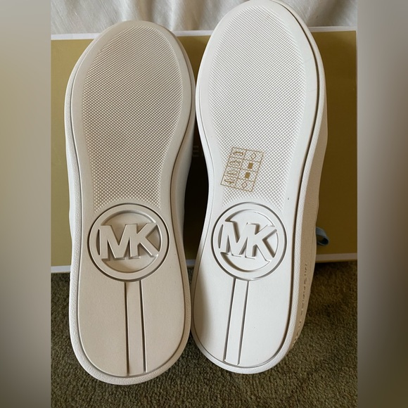 MICHEAL KORS “POPPY STRIPE” LACE-UP SIGNATURE SNEAKERS - Picture 10 of 13